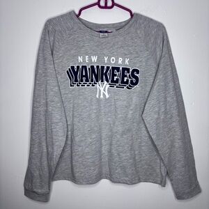 New York Yankees Women's Gray Long Sleeve Top
